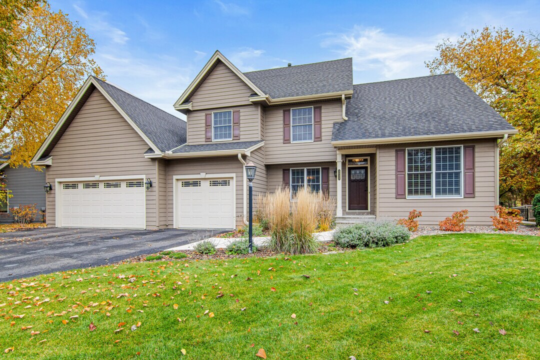 9039 Brentwood Trl in Woodbury, MN - Foto de edificio