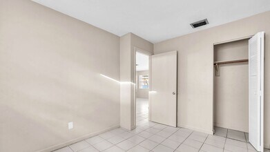6116 SW 39th St in Miramar, FL - Building Photo - Building Photo