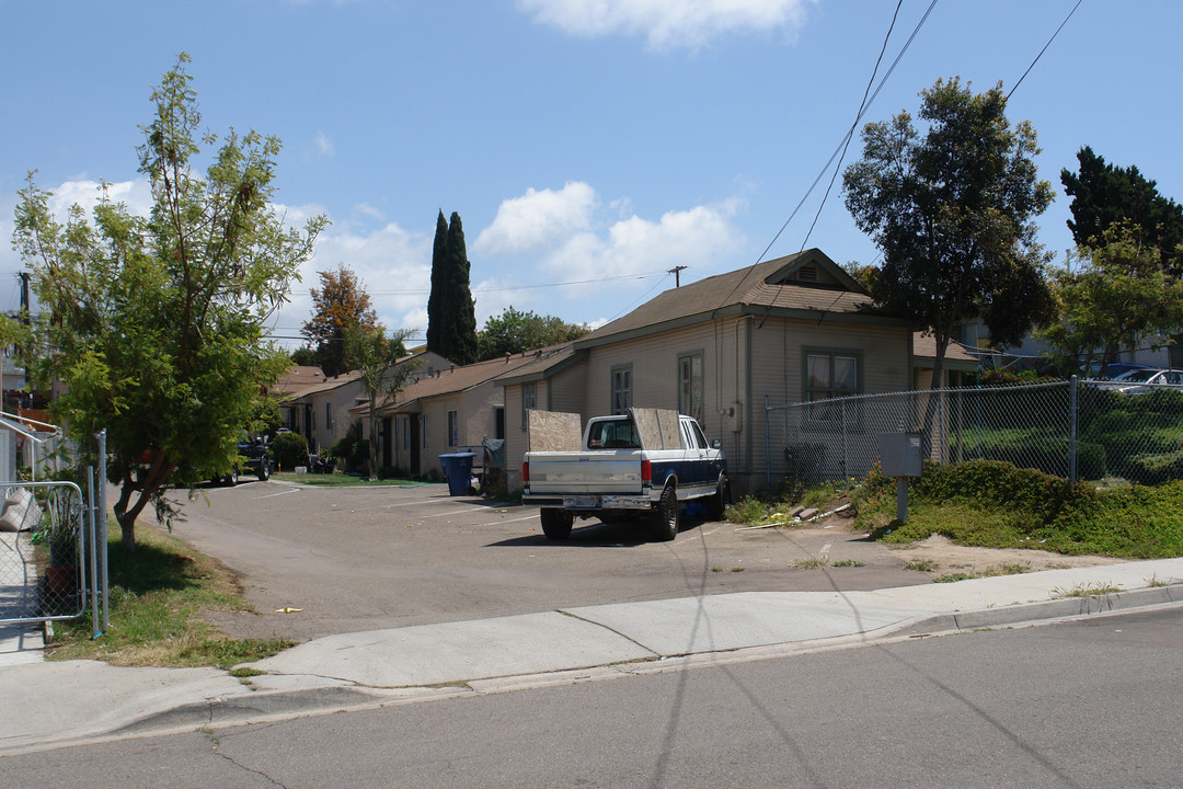 205 Norton Ave in National City, CA - Foto de edificio