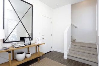 Gladstone Place Townhomes in West Jordan, UT - Foto de edificio - Interior Photo