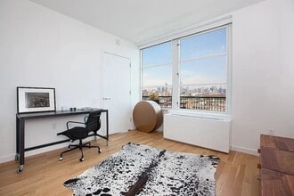 331 E Houston St in New York, NY - Building Photo - Building Photo