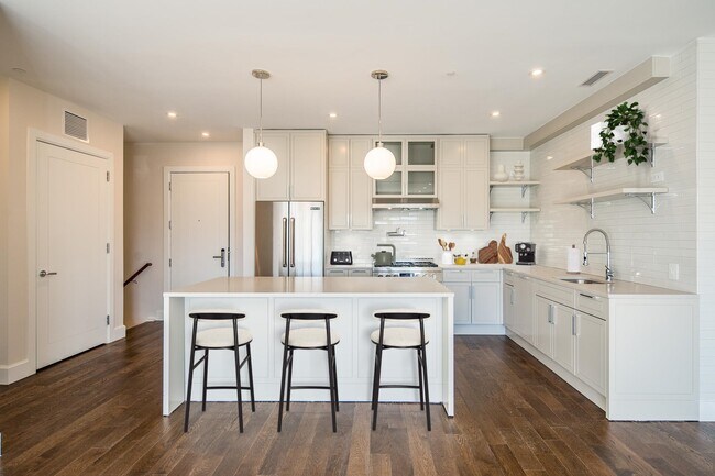 372 9th St in Jersey City, NJ - Building Photo - Building Photo