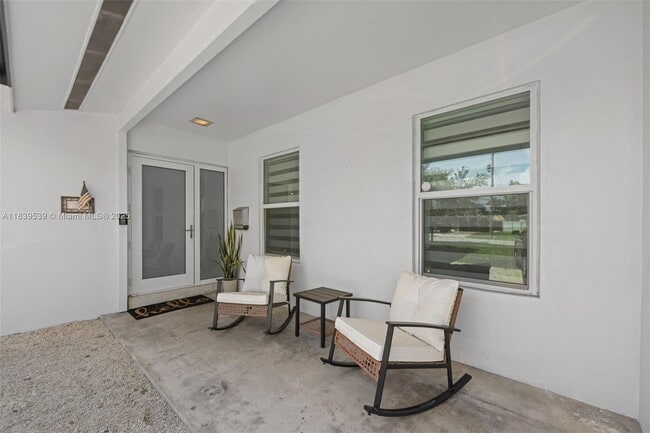 9720 Bel Aire Dr in Cutler Bay, FL - Building Photo - Building Photo