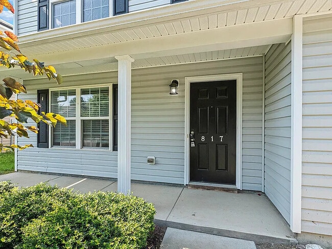 817 Leatherstone Ln in Fuquay Varina, NC - Building Photo - Building Photo