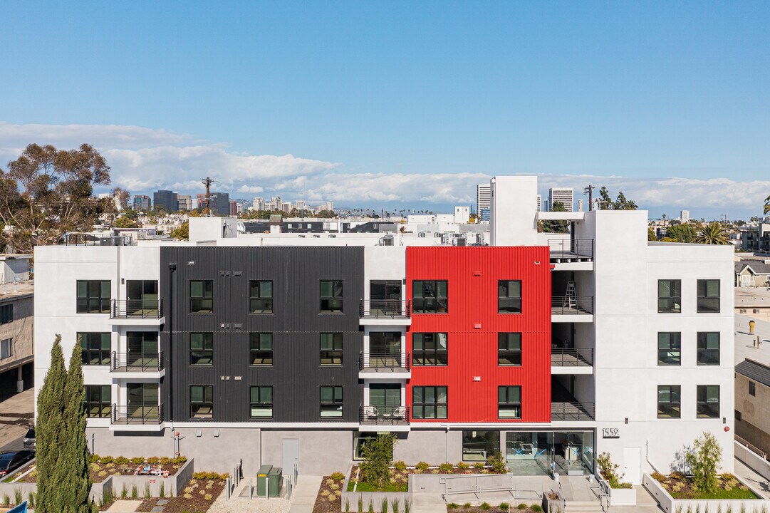 Lido Apartments - 1532 Brockton Ave in Los Angeles, CA - Foto de edificio