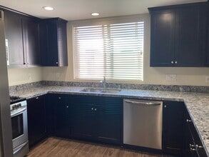 10201 Mountair Ave in Los Angeles, CA - Foto de edificio - Building Photo