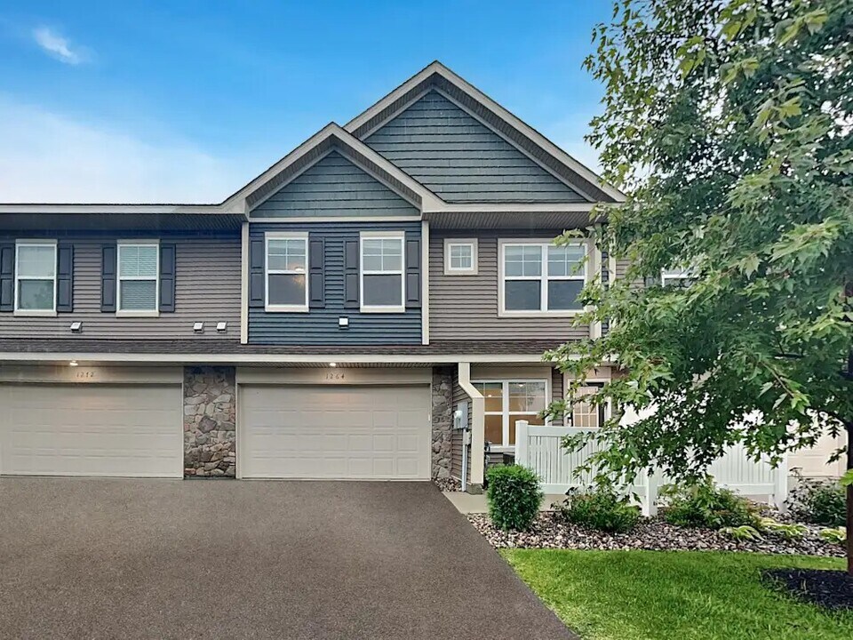 1263 142nd St E in Rosemount, MN - Building Photo