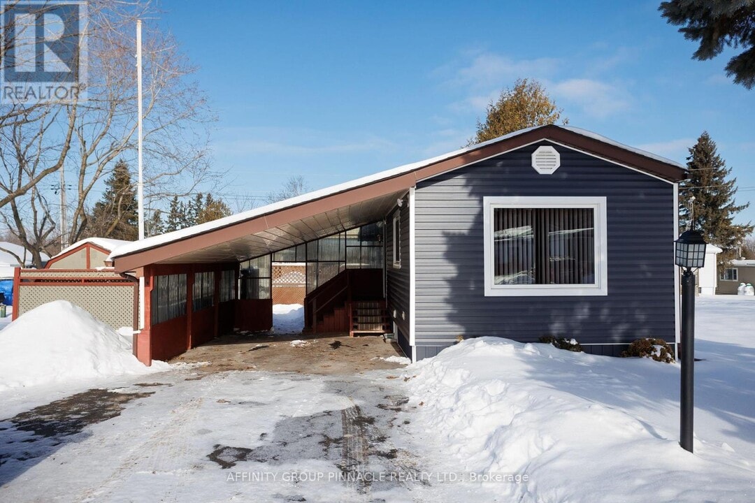 11 Homewood Ave in Kawartha Lakes, ON - Building Photo