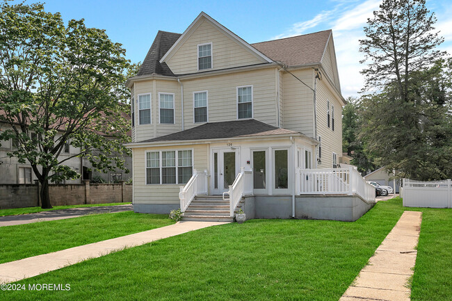 120 Maple Ave in Red Bank, NJ - Foto de edificio - Building Photo