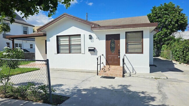 421 Ardmore Rd in West Palm Beach, FL - Building Photo - Building Photo