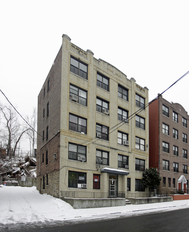 472 Hawthorne Ave in Yonkers, NY - Building Photo - Building Photo