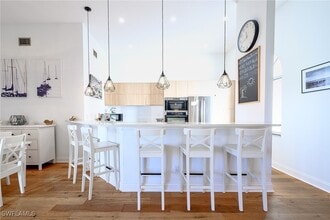 601 Beachwalk Cir in Naples, FL - Building Photo - Building Photo