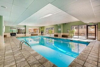 2 Adams St, Unit 701 in Denver, CO - Building Photo - Building Photo