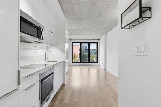 738 Rue St-Paul Ouest in Montréal, QC - Building Photo - Building Photo