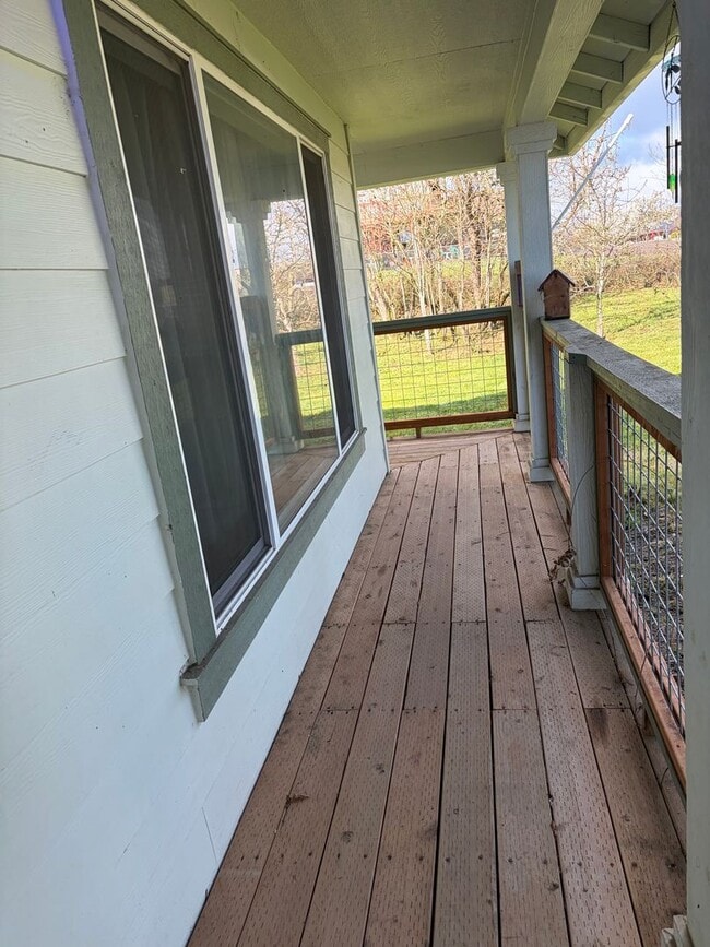 183 E Roosevelt St in Carlton, OR - Building Photo - Building Photo