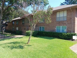 10536 Stone Canyon Rd in Dallas, TX - Building Photo - Building Photo