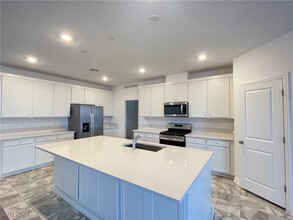 10198 Eden Mountain St in Las Vegas, NV - Building Photo - Building Photo