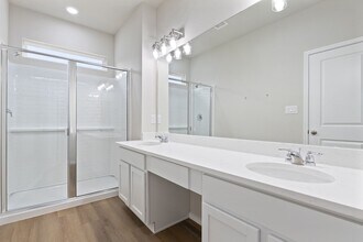 110 Sai Mnr in Shavano Park, TX - Building Photo - Building Photo