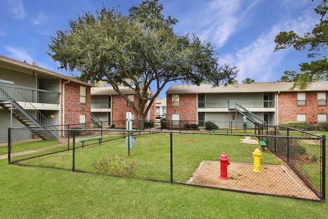 Westmount at London Park in Houston, TX - Building Photo - Building Photo