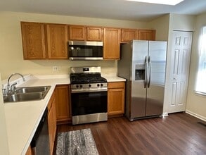 2300 Woodside Dr in Carpentersville, IL - Building Photo - Building Photo