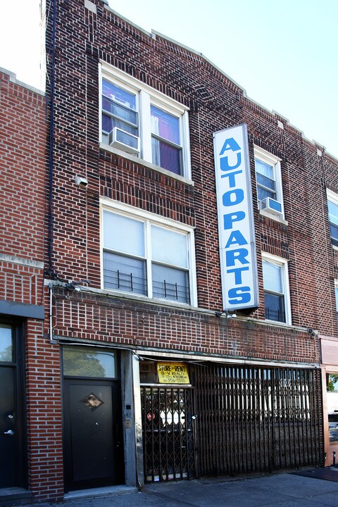 37-16 Astoria Blvd in Long Island City, NY - Building Photo