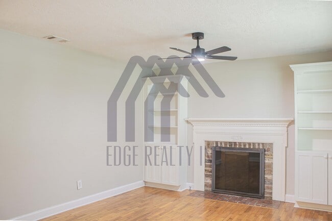 135 E Derenne Ave in Savannah, GA - Building Photo - Building Photo