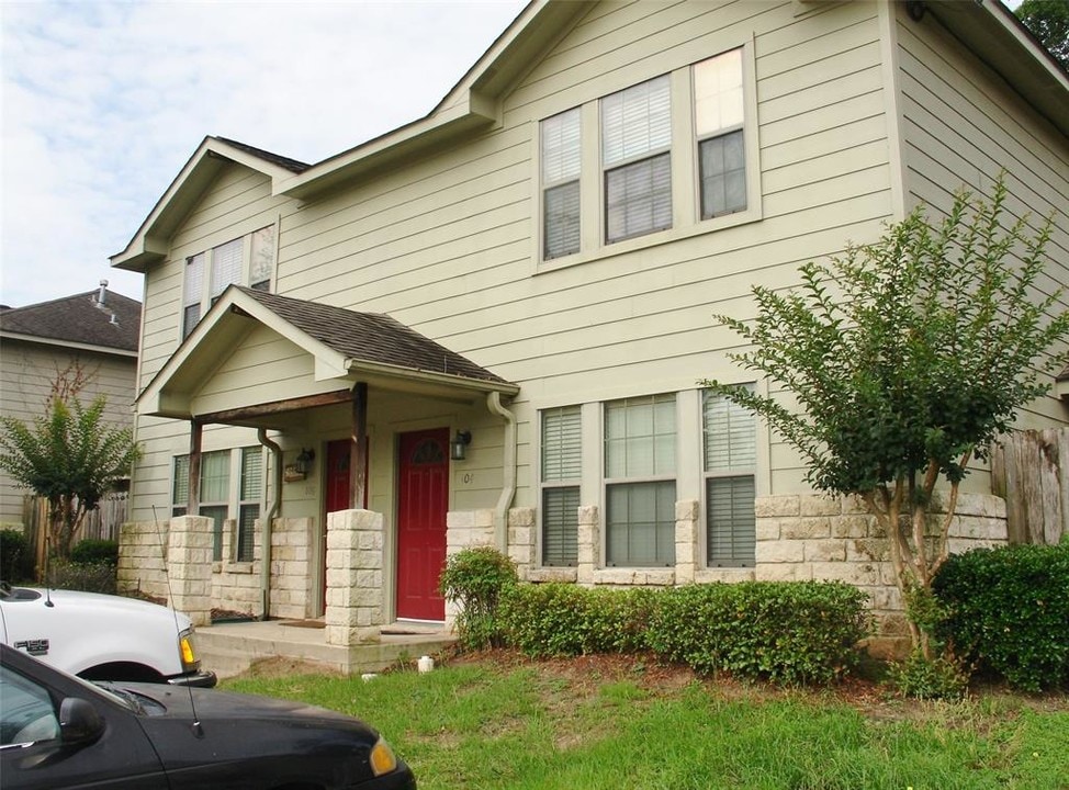 104 Vista Way in Huntsville, TX - Building Photo