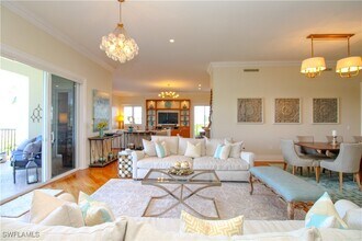 1400 Gulf Shore Blvd N in Naples, FL - Foto de edificio - Building Photo