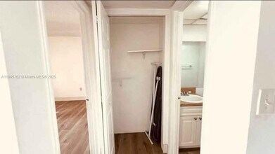 8775 Park Blvd in Miami, FL - Building Photo - Building Photo