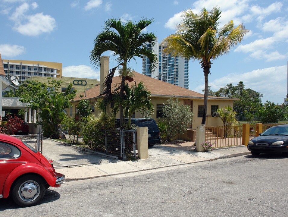 411 NE 28th St in Miami, FL - Building Photo