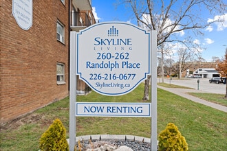 Randal Court in Windsor, ON - Building Photo - Building Photo