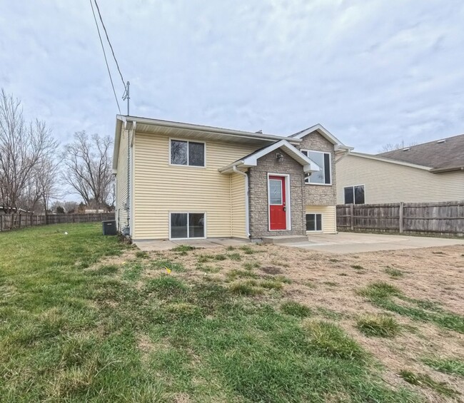 4874 NE 39th Ave in Des Moines, IA - Building Photo - Building Photo