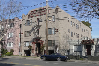 Beach Apartments in Alameda, CA - Foto de edificio - Building Photo