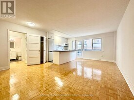 95 Lawton Blvd in Toronto, ON - Building Photo