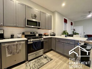 1725 N Honore St in Chicago, IL - Building Photo - Building Photo