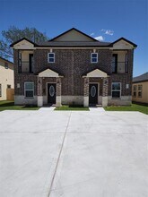 7927 Bowen St in Houston, TX - Building Photo - Building Photo