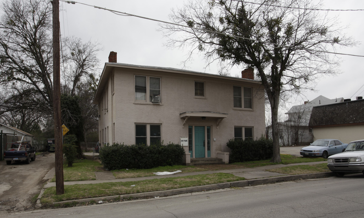 801 Page St in Fort Worth, TX - Building Photo