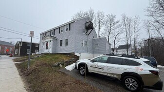 8 Hanson St in Dover, NH - Building Photo