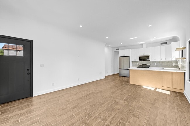 618 N Vista St in Los Angeles, CA - Foto de edificio - Building Photo