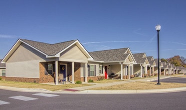 Vinings at Greencastle Apartments in Clarksville, TN - Foto de edificio - Building Photo