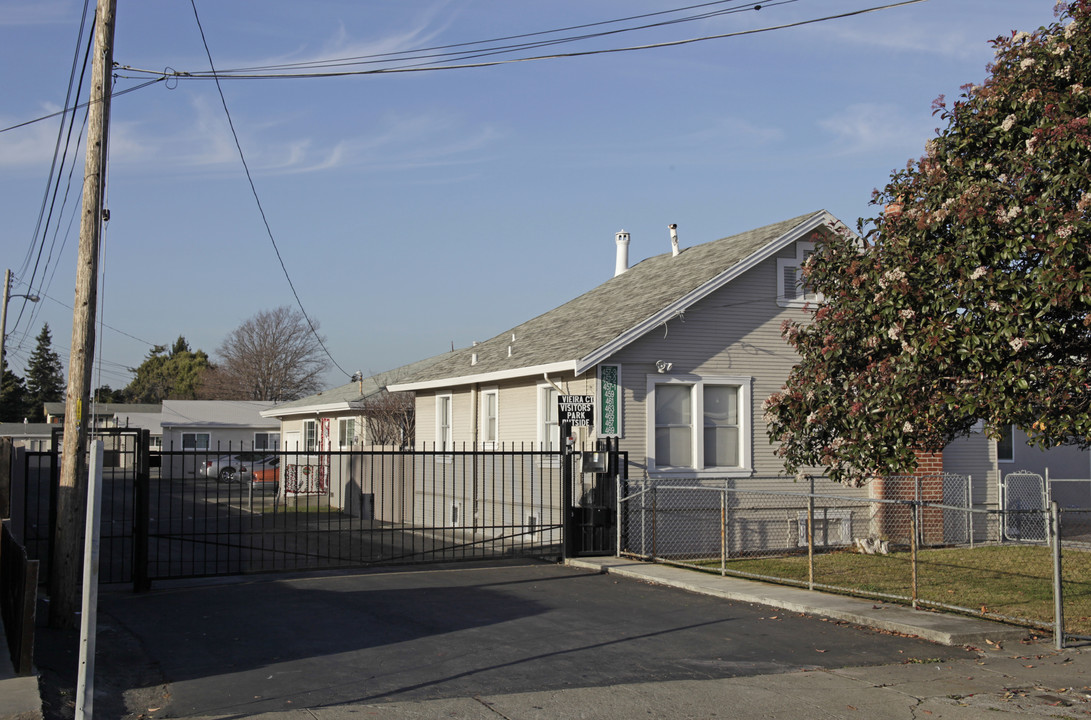 463 W Sunset Blvd in Hayward, CA - Building Photo