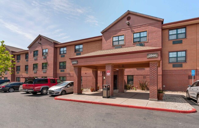 Furnished Studio-Stockton - March Lane in Stockton, CA - Foto de edificio - Building Photo