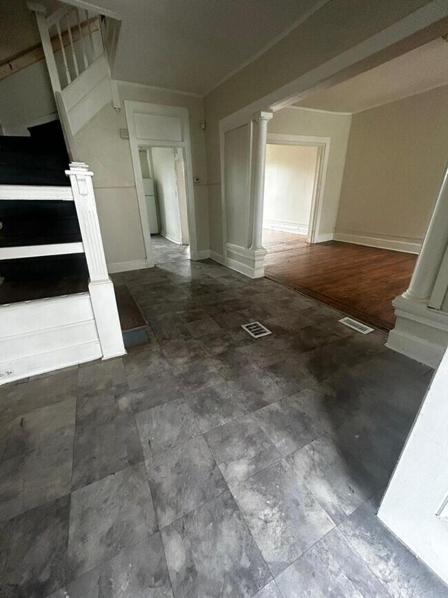 4806 Reisterstown Rd photo'