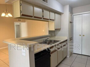 5545 Devonbriar Way in Orlando, FL - Building Photo - Building Photo