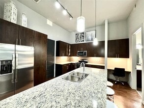 2525 McCue Rd in Houston, TX - Building Photo - Building Photo