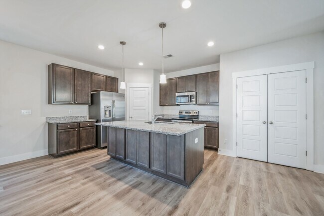 210 Ilderton St in Summerville, SC - Foto de edificio - Building Photo