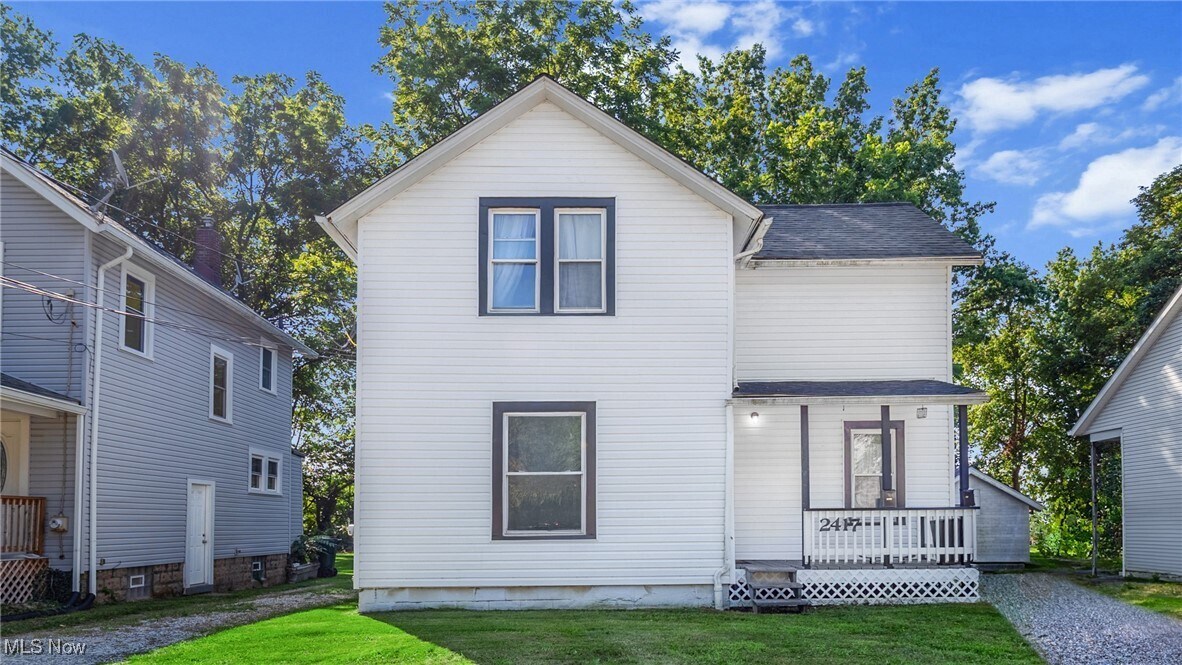 2417 2nd St in Cuyahoga Falls, OH - Building Photo