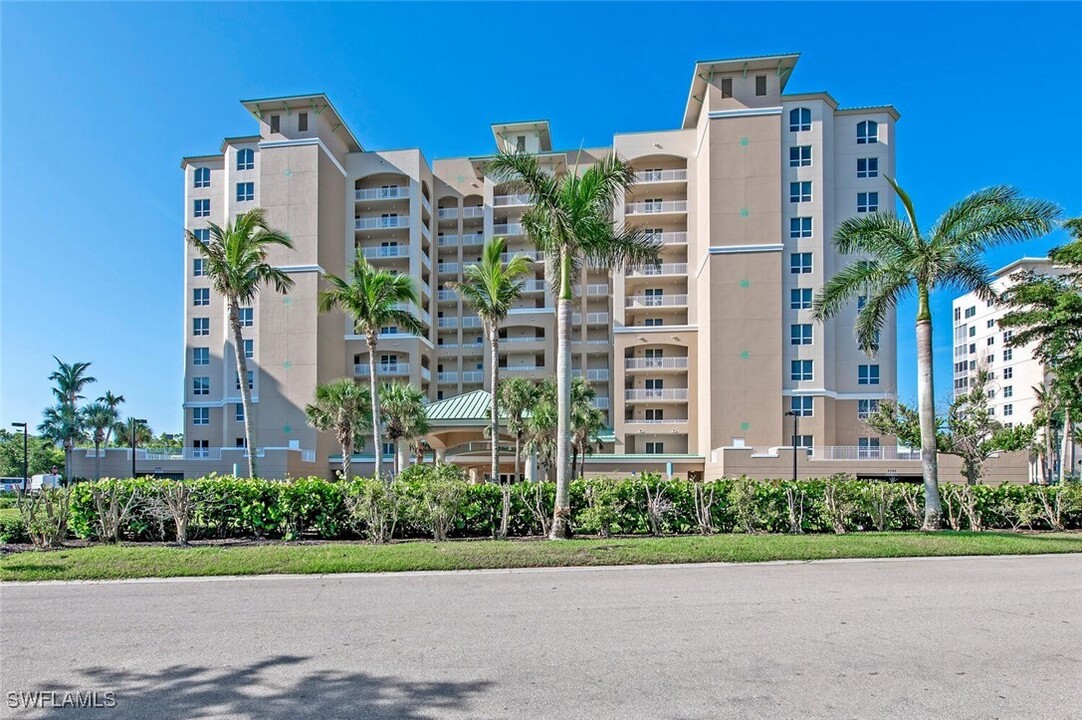 4182 Bay Beach Ln in Fort Myers Beach, FL - Building Photo