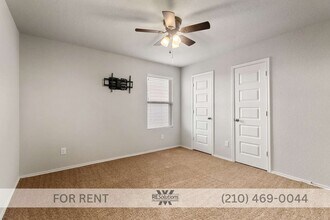 13550 Lily Ln in Saint Hedwig, TX - Building Photo - Building Photo