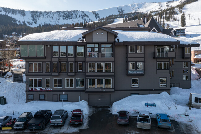 166 Village Ln in Sandpoint, ID - Foto de edificio - Building Photo